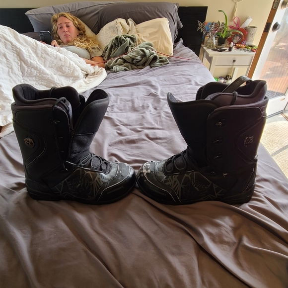 Burton Mission 6 Snowboard Boots - Picture 1 of 2